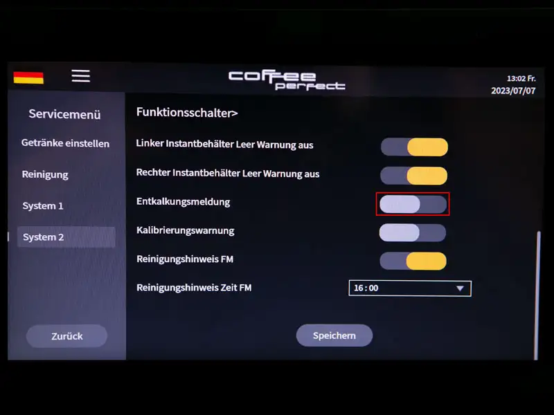Display zeigt Menue 'Funktionsschalter' mit aktivierter Entkalkungsmeldung.